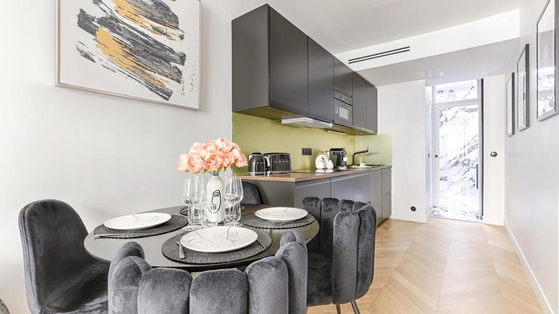 Stylish 2 Bedroom Near Montmartre Sacre Coeur Paris
