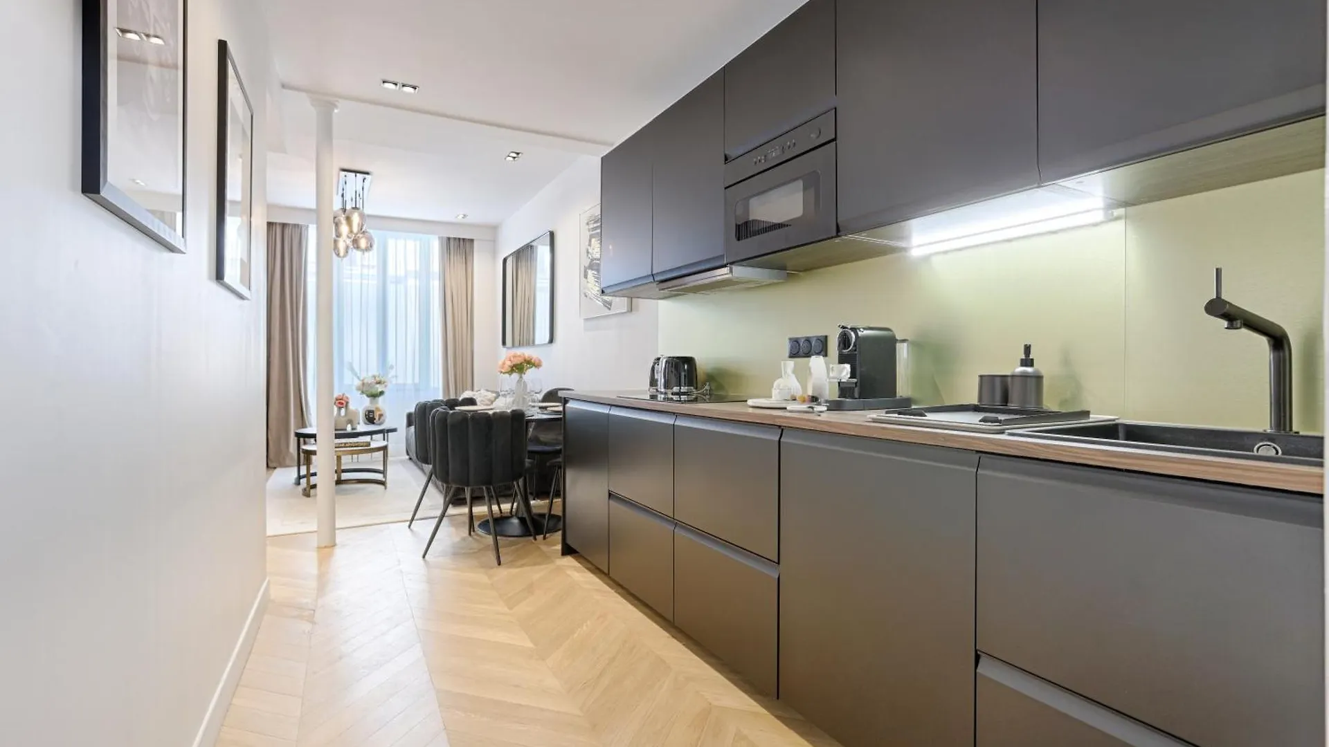 Stylish 2 Bedroom Near Montmartre Sacre Coeur